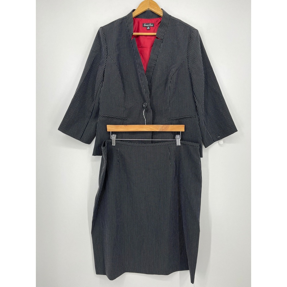 Sweet Suit Womens Pinstripe Blazer and Skirt Set Black White Size 16 Red Lining